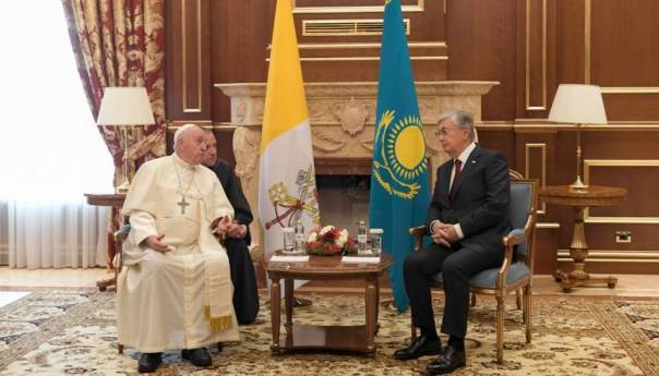 Papa Franjo stigao u Kazahstan kako bi promovirao dijalog