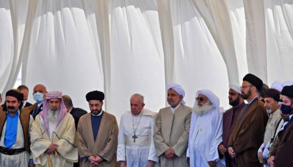 Papa Franjo u Uru pozvao na mir i bratstvo među religijama