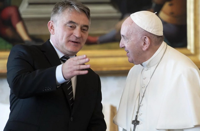 Papa Franjo u Vatikanu primio Željka Komšića