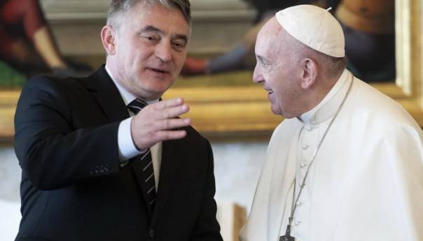 Papa Franjo u Vatikanu primio Željka Komšića
