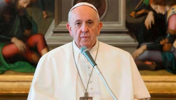 Papa i njegovi suradnici nisu zaraženi koronavirusom