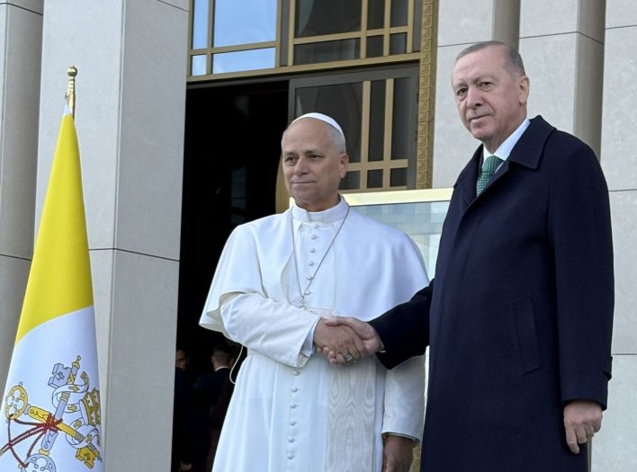 Papa Lav doputovao u Tursku, dočekao ga Erdogan