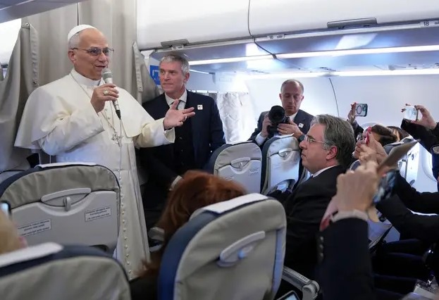 Papa Lav na Dan zahvalnosti u avionu dobio pite od bundeve
