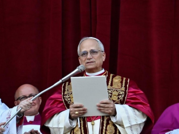 Papa Lav predvodi nedjeljnu molitvu s balkona Bazilike svetog Petra