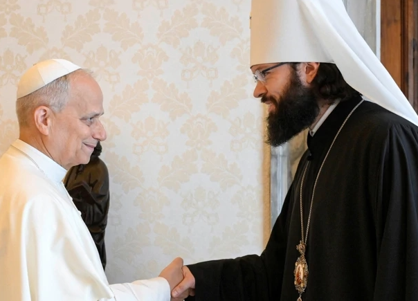 Papa Lav XIV. s dužnosnikom ruske Pravoslavne crkve