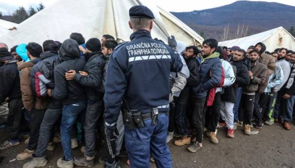 Papa moli za pomoć maloljetnim migrantima, posebno na balkanskoj ruti