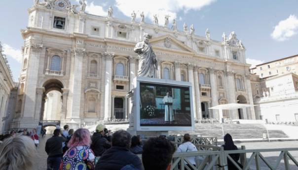 Papa održao molitvu preko video-linka