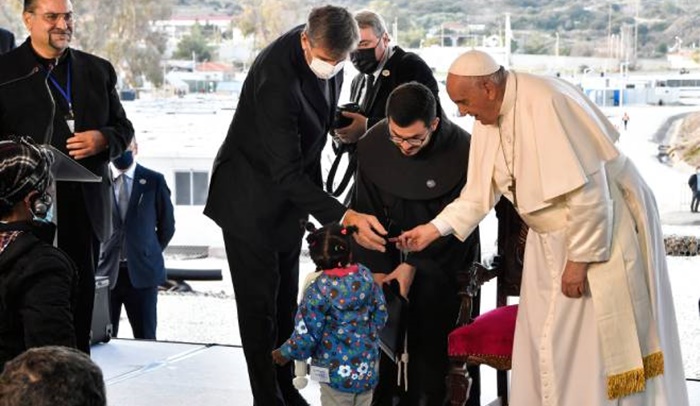 Papa osudio korištenje migranata za političku propagandu