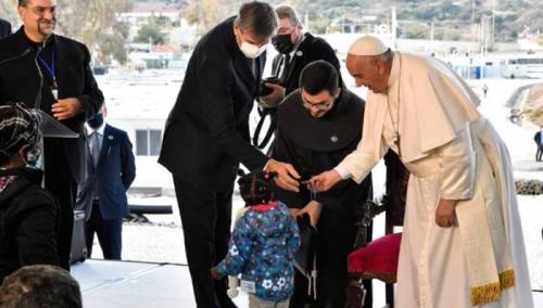 Papa osudio korištenje migranata za političku propagandu