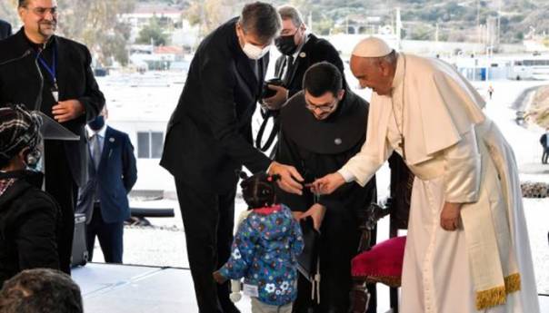 Papa osudio korištenje migranata za političku propagandu