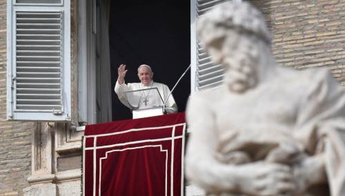 Papa pozvao čelnike da novac za oružje daju za borbu protiv covida-19