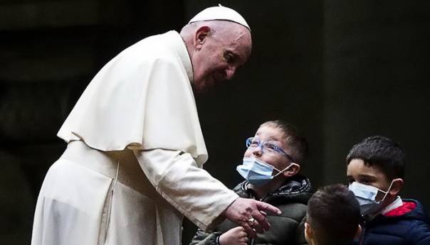 Papa pozvao vjernike da ne gube nadu u pandemiji