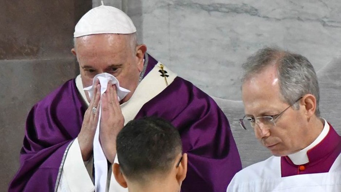 Papa se testirao na koronavirus, nalaz negativan
