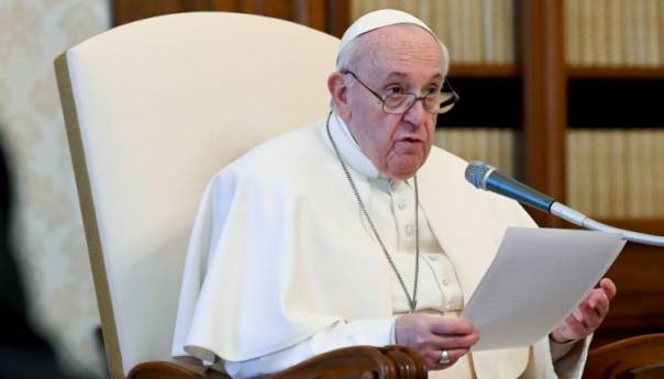 Papa traži oslobađanje političkih zatvorenika u Mijanmaru