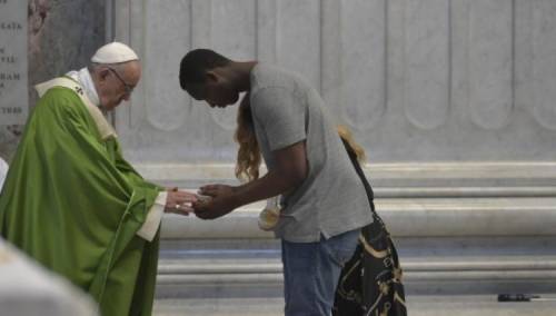 Papa uporedio pritvorske centre za migrante u Libiji s koncentracionim logorima
