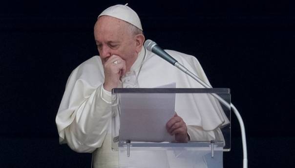 Papa zbog prehlade otkazao još jednu obavezu