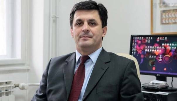 Papagaji 'srpskog sveta': Zarobljenici u 'pećini' etnopolitike