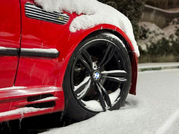 Paprene kazne za nenošenje zimskih guma u Austriji