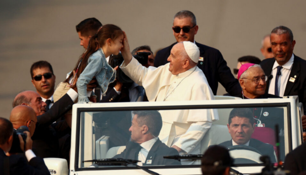 Papu u Portugalu dočekalo 200.000 ljudi