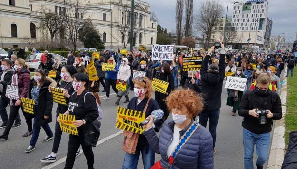 Završeni mirni protesti u Sarajevu, okupljeni se razišli