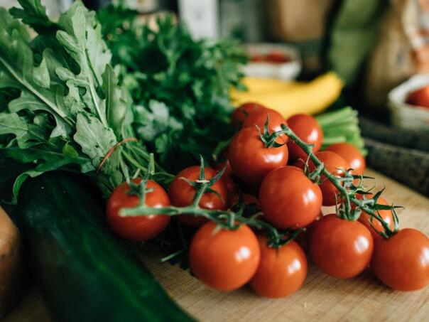 Paradajz: Nutritivna moć i zdravstvene prednosti u svakom zalogaju