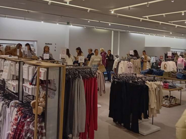 Paradoks Crnog petka u SAD - Više kupaca, manje dolara