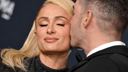 Paris Hilton postala majka u 41. godini