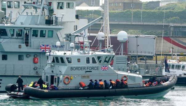 Pariz i London potpisali sporazum o suzbijanju migrantskih ruta na Lamanšu