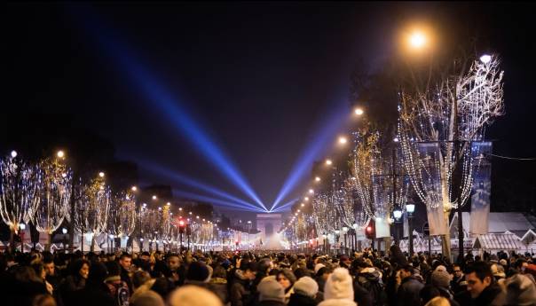 Pariz otkazao doček nove godine na Champs Elysees i novogodišnji vatromet
