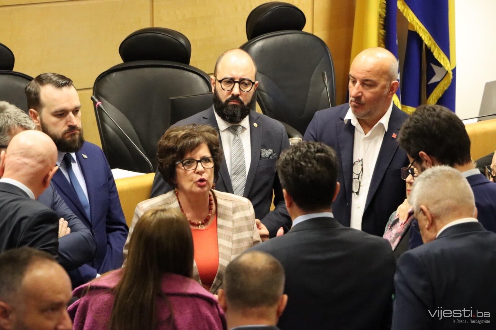 Parlament dao 'zeleno svjetlo' za nacrt zakona kojim se uvodi neradna nedjelja