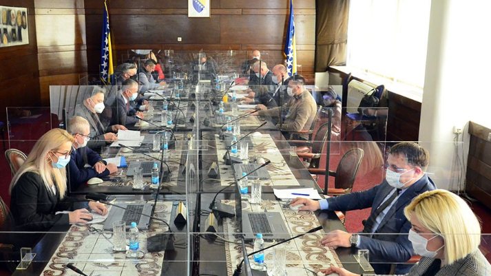 Parlament FBiH bi danas bio raspušten da sinoć nije usvojen Budžet