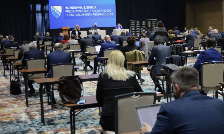 Parlament FBiH donio niz odluka za suzbijanje pandemije