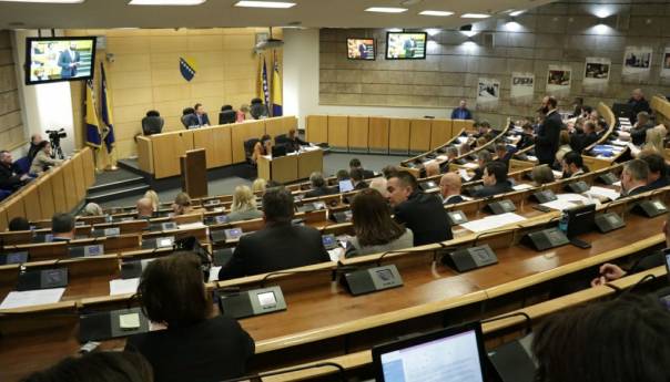 Parlament FBiH odbio: HDZ za 'crtanje granične linije' sa RS