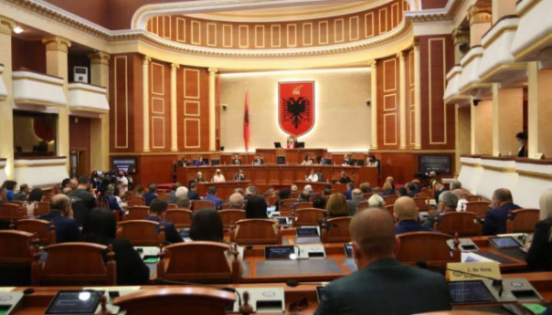 Parlament Republike Albanije usvojio rezoluciju o genocidu u Srebrenici