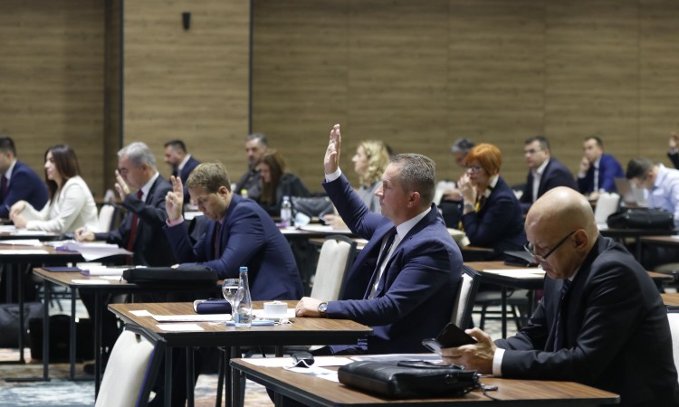 Parlamentarci iz FBiH traže upotrebu bonskih ovlasti