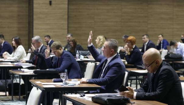 Parlamentarci iz FBiH traže upotrebu bonskih ovlasti