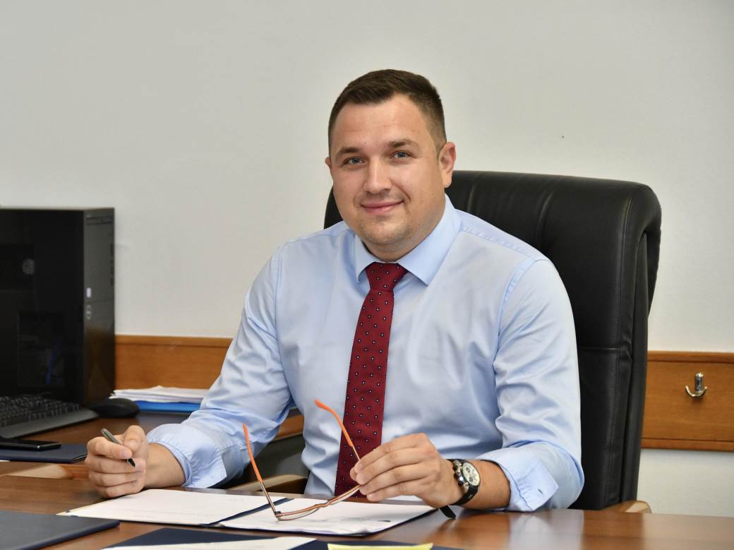 Parlamentarci u utorak raspravljaju o smjeni ministra Lučića