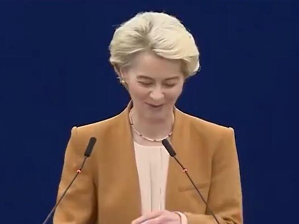 Pas se ušunjao u salu Evropskog parlamenta i zalajao tokom govora Ursule von der Leyen