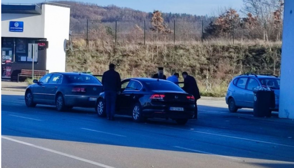 Patrijarh Porfirije krenuo na Kosovo uprkos zabrani, vraćen s Merdara