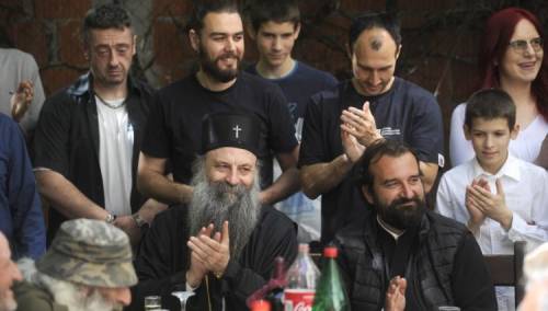 Patrijarh Porfirije na Uskrs ručao sa beskućnicima