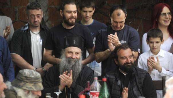 Patrijarh Porfirije na Uskrs ručao sa beskućnicima