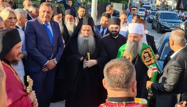Patrijarh Porfirije stigao u Doboj, dočekao ga Dodik