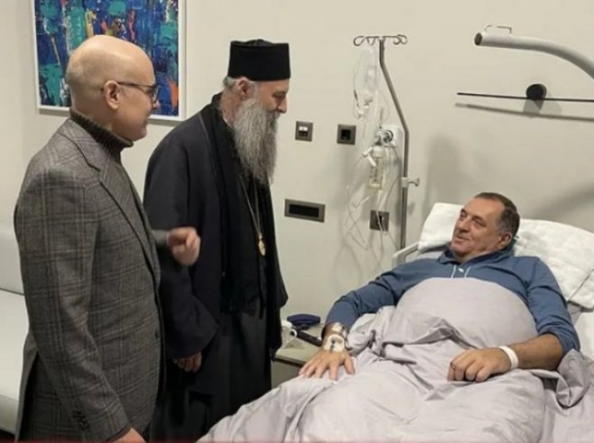 Patrijarh Porfirije u Dodikovoj bolničkoj sobi   