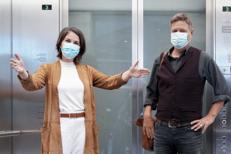 Pauzirani pregovori o 'semafor' koaliciji: Kamen spoticanja finansije i oporezivanje