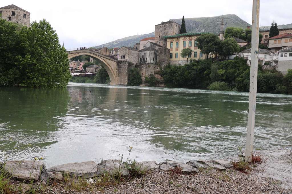 U HNK blago smirivanje vremena, mjesta u koritima rijeka još uvijek ima