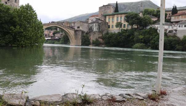 U HNK blago smirivanje vremena, mjesta u koritima rijeka još uvijek ima