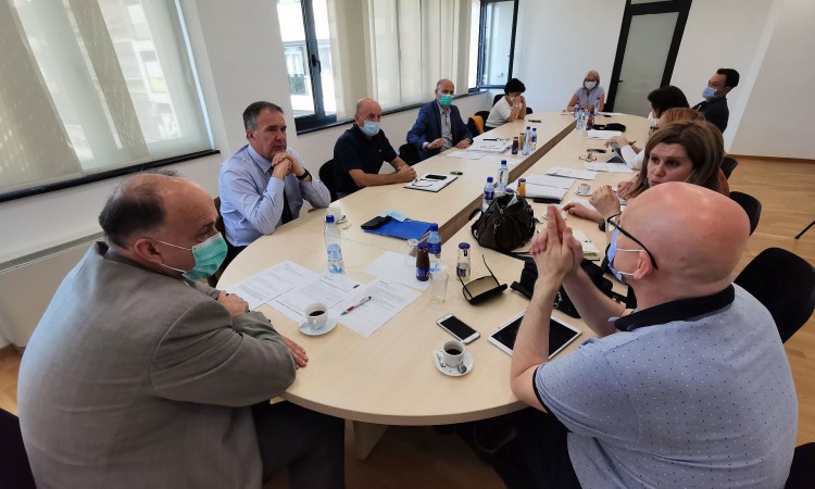 PCR laboratorijama u Zenici i Tešnju nedostaje testova za koronavirus