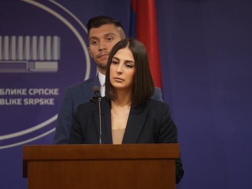 PDP pita Vladu RS: Šta je sa povećanjem materinskog dodatka?