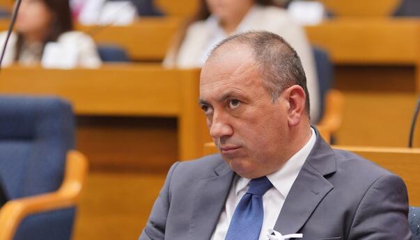 PDP poput Dodika: Tražili da se Srbi povuku iz institucija