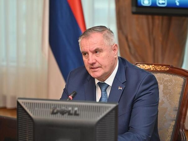 PDP: RS se guši u dugovima, a Vlada kupuje hotel